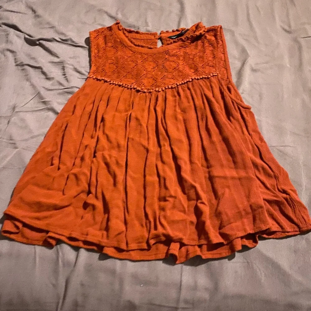 Red top - Picture 1 of 1